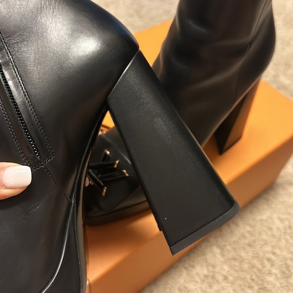 Louis Vuitton Shake Ankle Boot - Picture 9 of 15